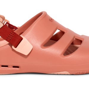 Women'sApreAqua Closed-Toe Water Sandal